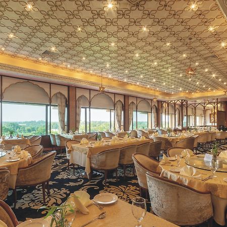 Hotel Clarks Shiraz Agra  Εξωτερικό φωτογραφία