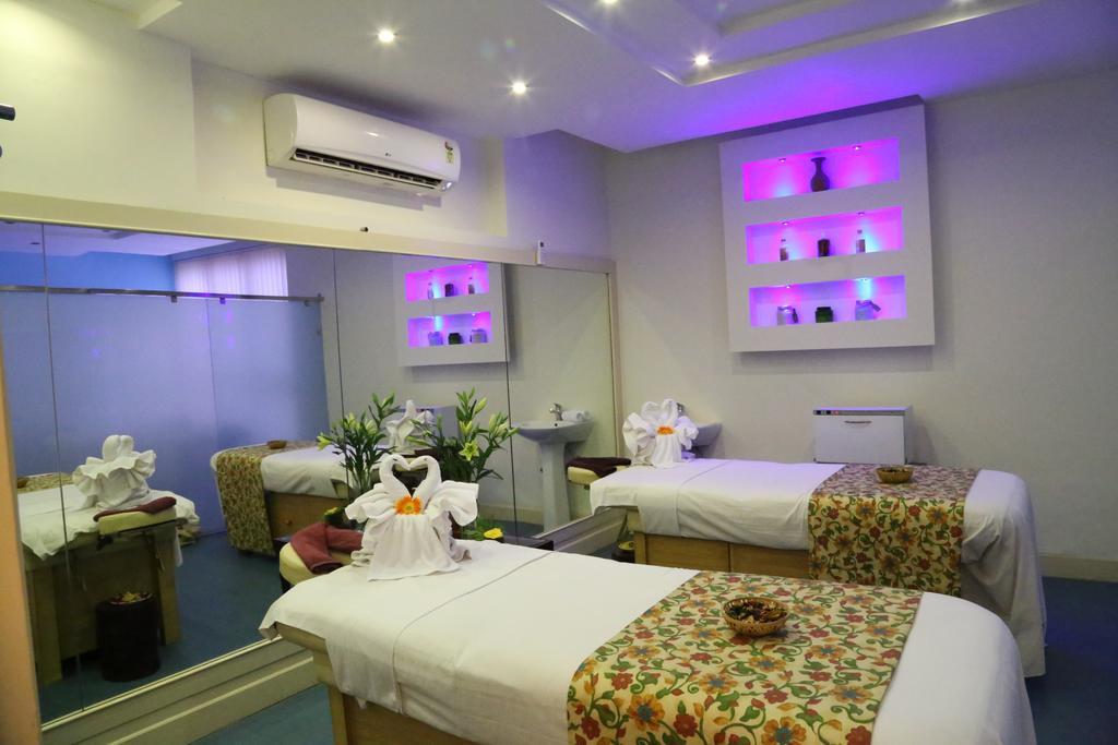 Hotel Clarks Shiraz Agra  Εξωτερικό φωτογραφία
