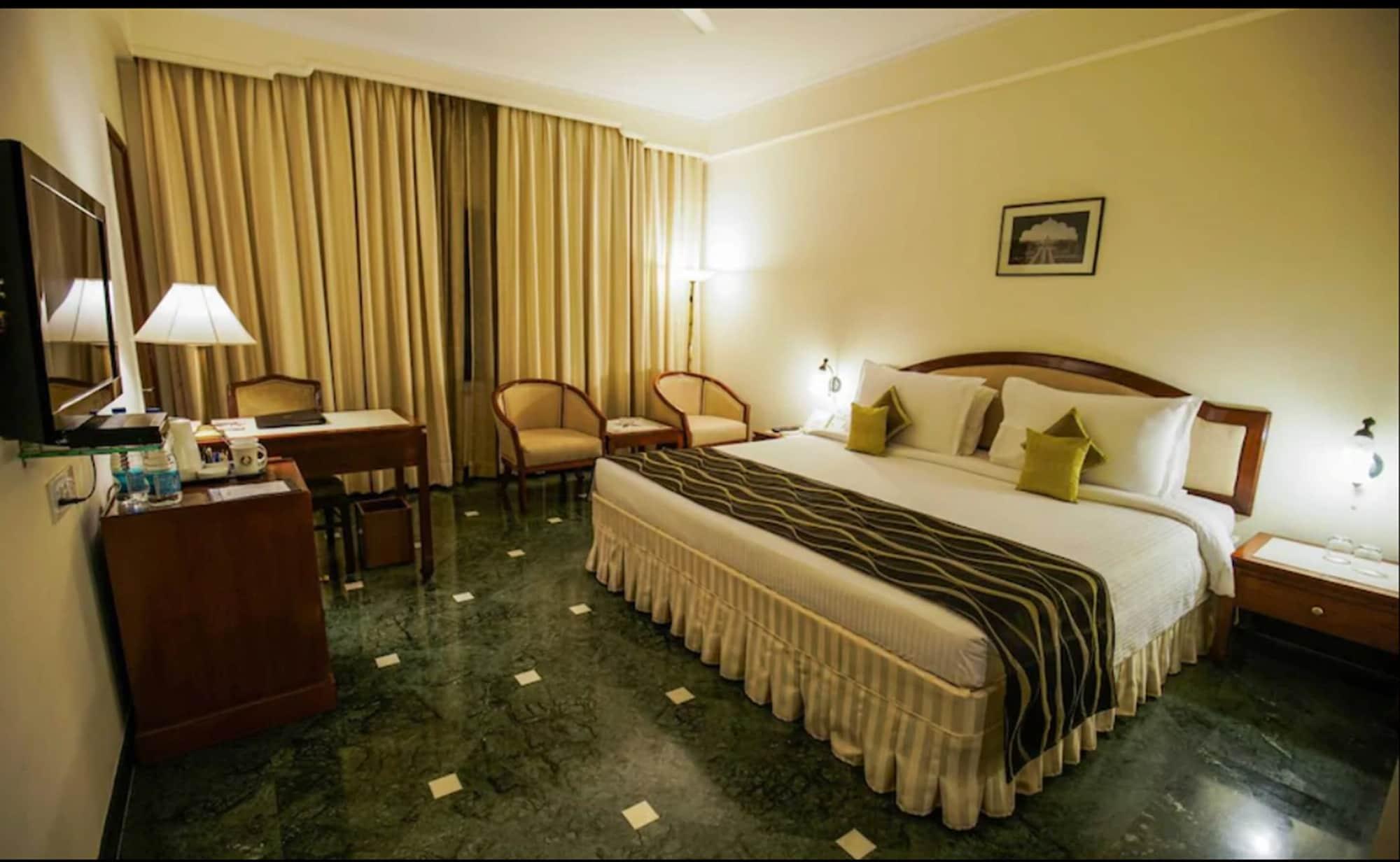 Hotel Clarks Shiraz Agra  Εξωτερικό φωτογραφία