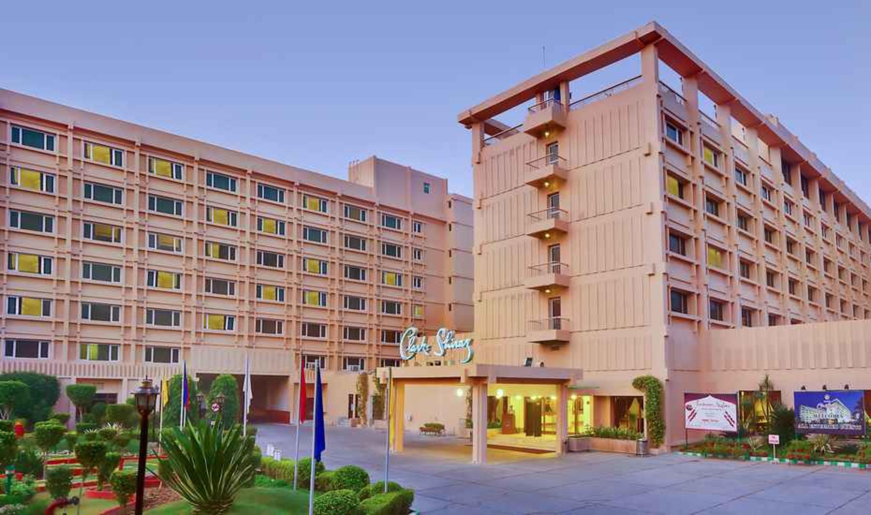 Hotel Clarks Shiraz Agra  Εξωτερικό φωτογραφία