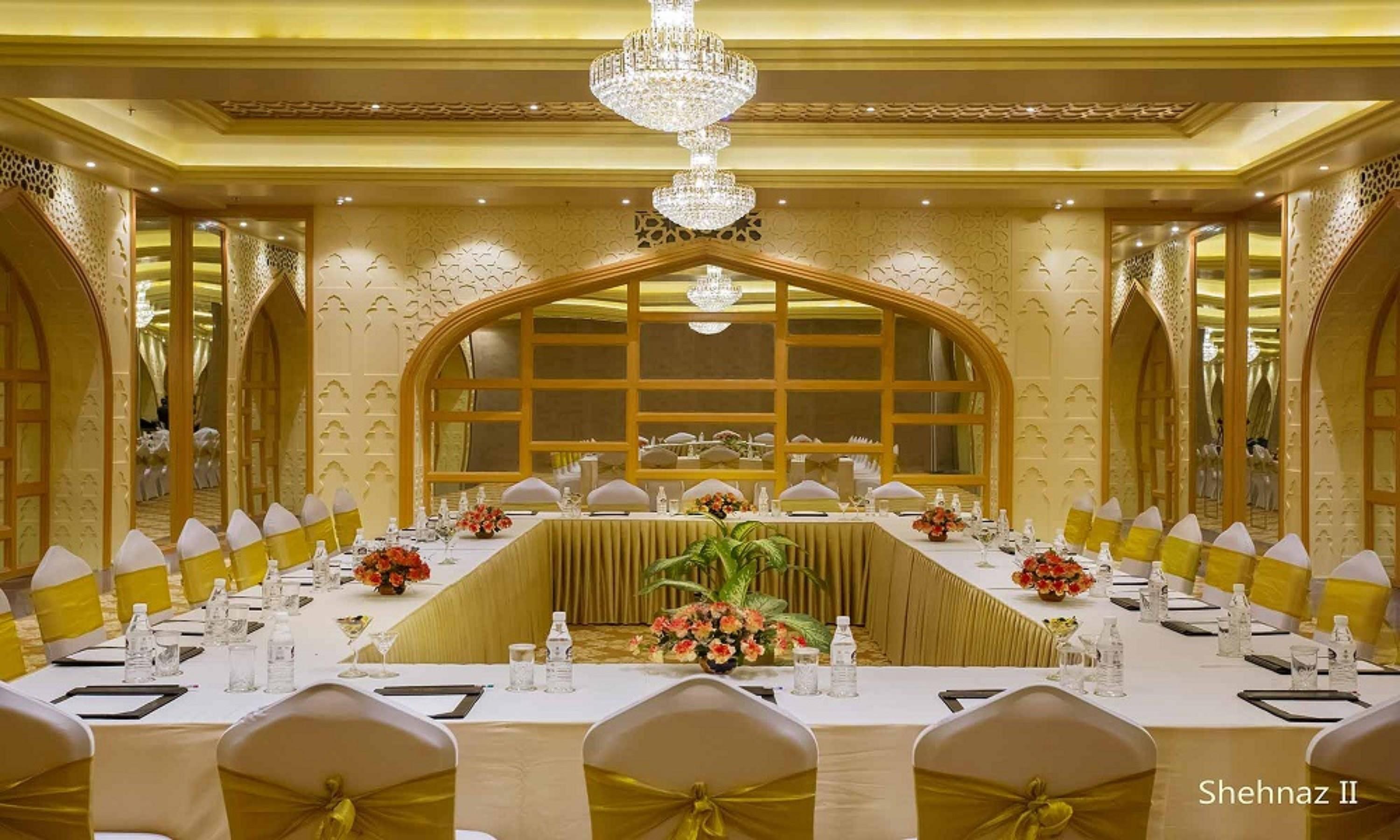 Hotel Clarks Shiraz Agra  Εξωτερικό φωτογραφία