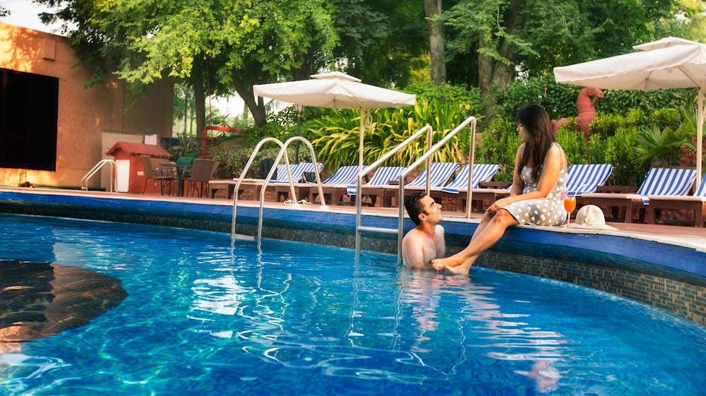 Hotel Clarks Shiraz Agra  Εξωτερικό φωτογραφία