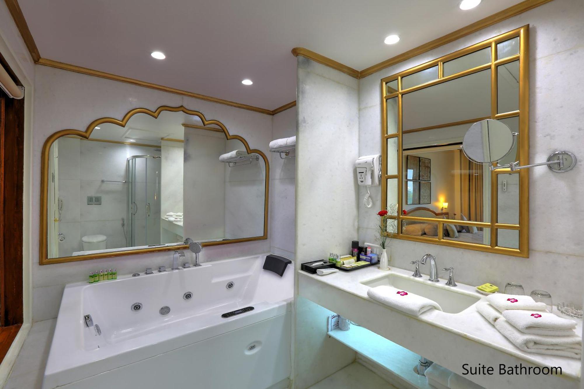 Hotel Clarks Shiraz Agra  Εξωτερικό φωτογραφία