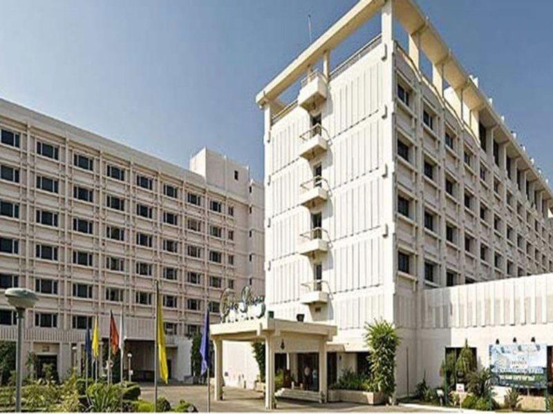 Hotel Clarks Shiraz Agra  Εξωτερικό φωτογραφία