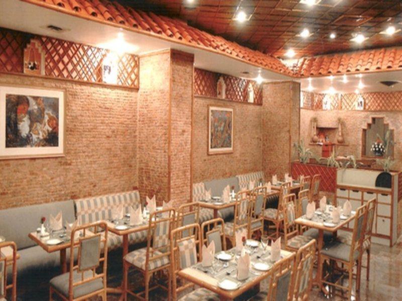Hotel Clarks Shiraz Agra  Εξωτερικό φωτογραφία