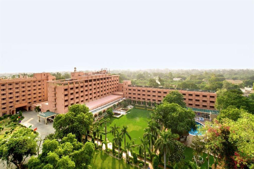 Hotel Clarks Shiraz Agra  Εξωτερικό φωτογραφία