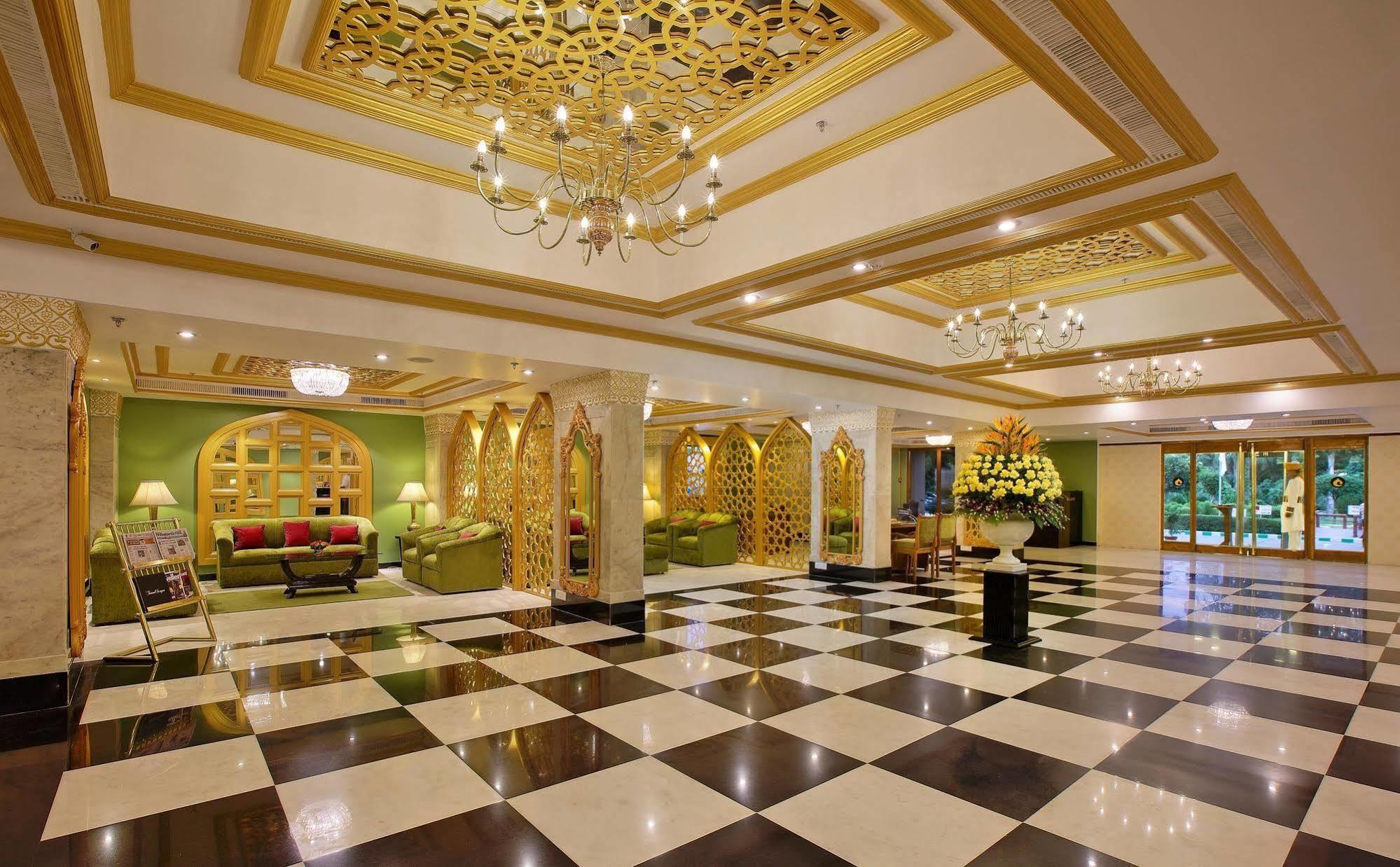 Hotel Clarks Shiraz Agra  Εξωτερικό φωτογραφία