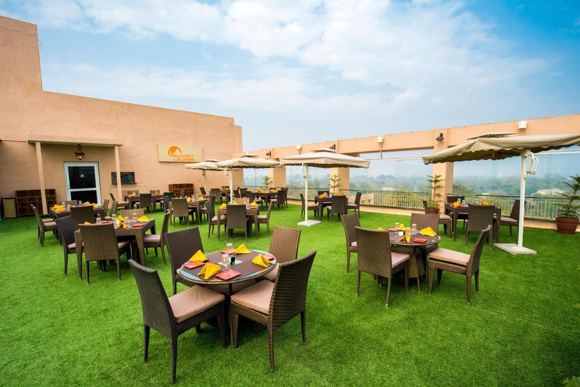 Hotel Clarks Shiraz Agra  Εξωτερικό φωτογραφία