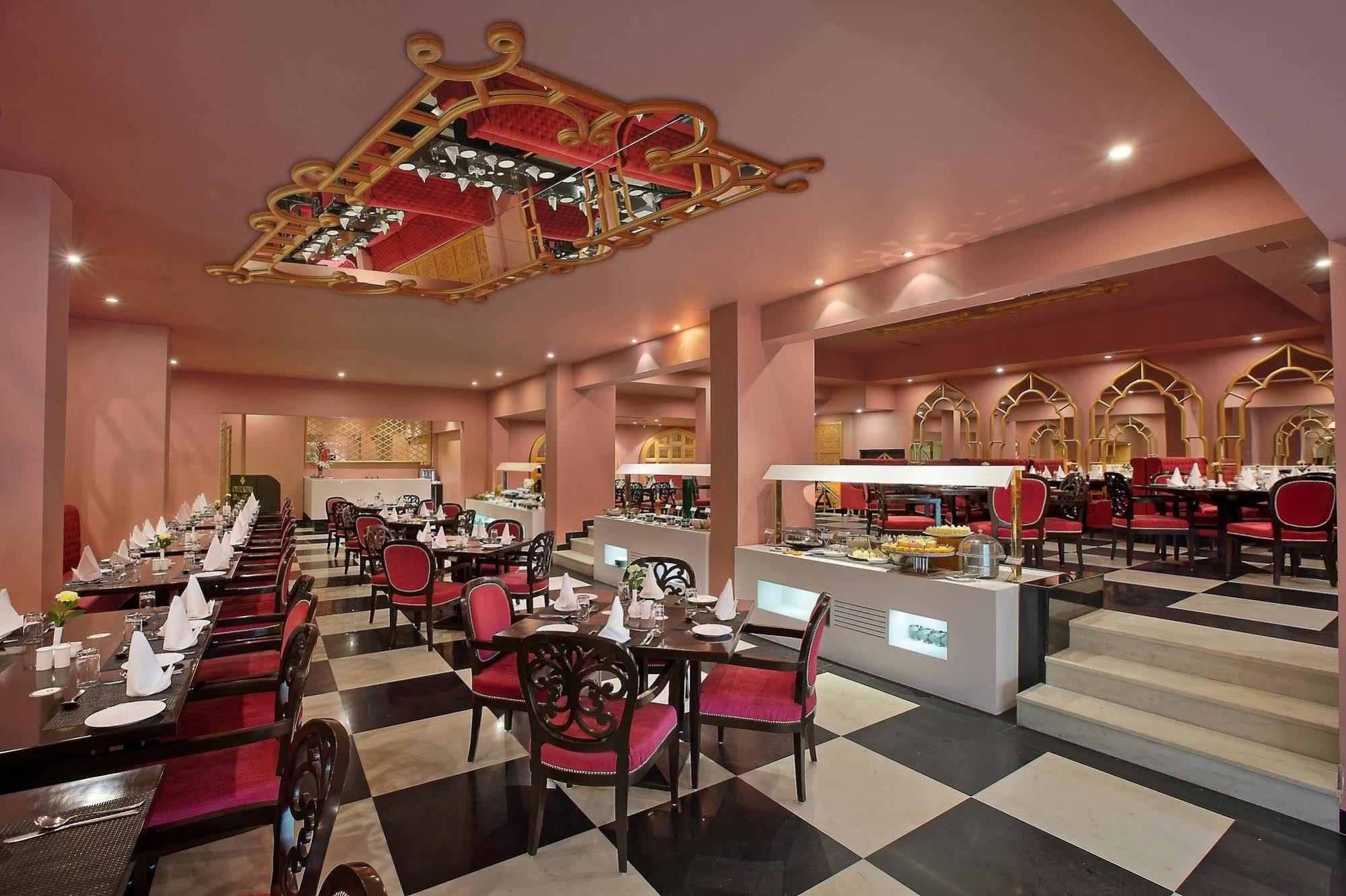 Hotel Clarks Shiraz Agra  Εξωτερικό φωτογραφία