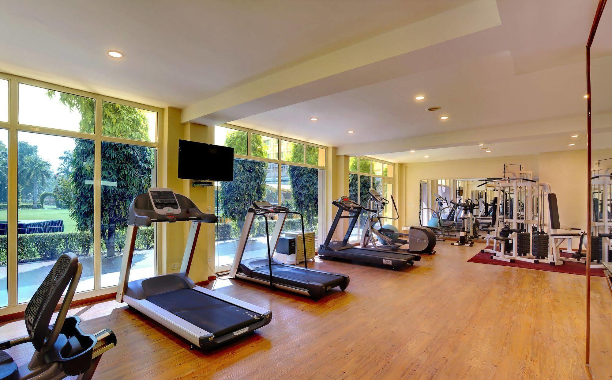 Hotel Clarks Shiraz Agra  Εξωτερικό φωτογραφία